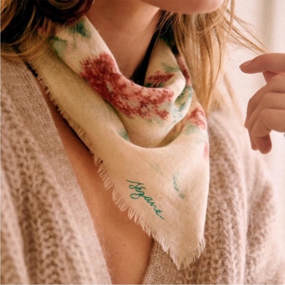 ISO Sézane Gaia Scarf Fleurs Chinees, DONT BUY I’m looking for this